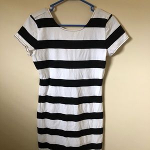 Black AND white STRIPED body-con dress 🤩